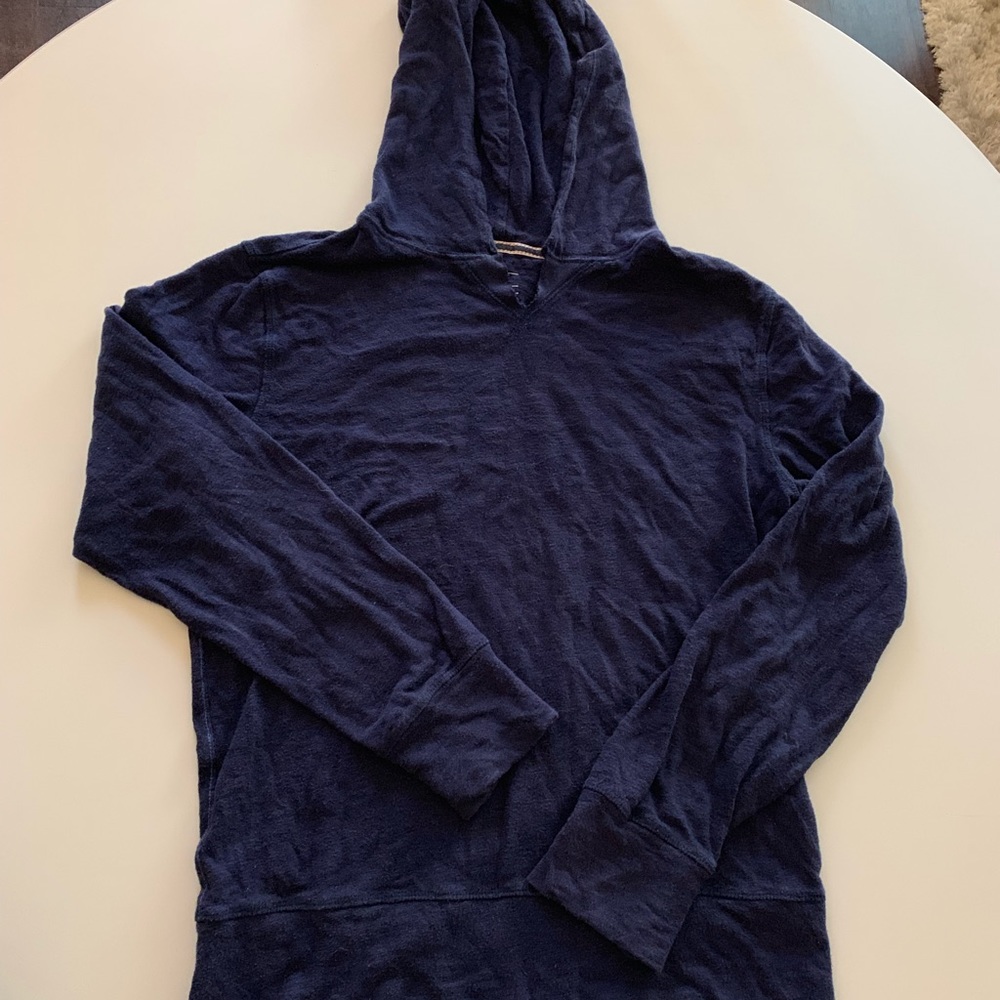 Cozy, light-wearing GAP hoodie
